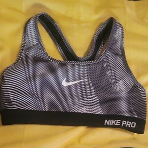 Nike Pro Women's Striped Sports Bra